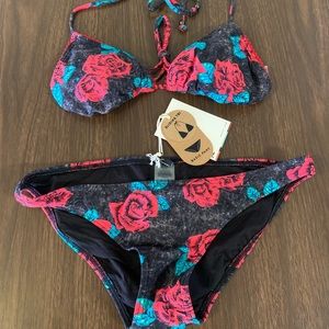 BNWT Jr/Womens 2 piece Swimwear (size Med)